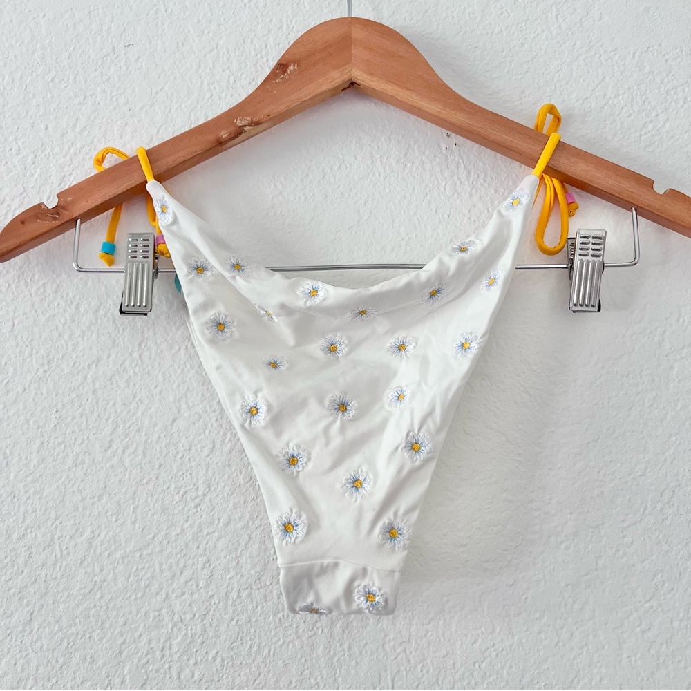 Bananamoon White Daisy Embroidered Side Tie Bikini Bottoms Sz S NWOT